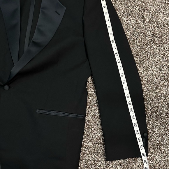 Vintage YSL Formalwear Black Tuxedo with cummerbund & suspenders tailored in USA - Picture 6 of 14
